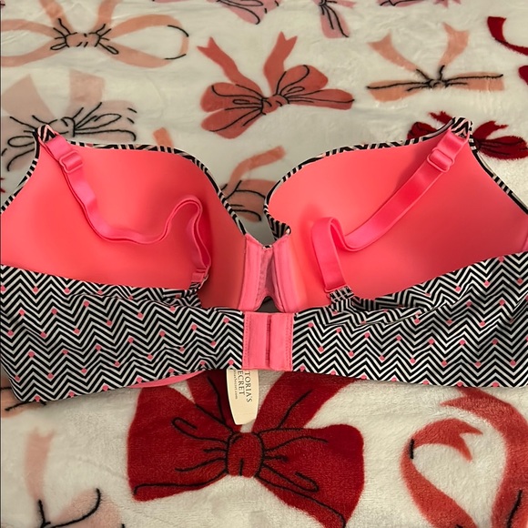 Victoria’s Secret Chevron Patterned Bra with Pink Accents - Picture 2 of 3